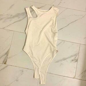 One shoulder cutout bodysuit in white size small